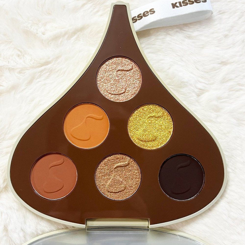 Hershey's KISSES x GLAMLITE Milk Chocolate‎ With Almonds Palette